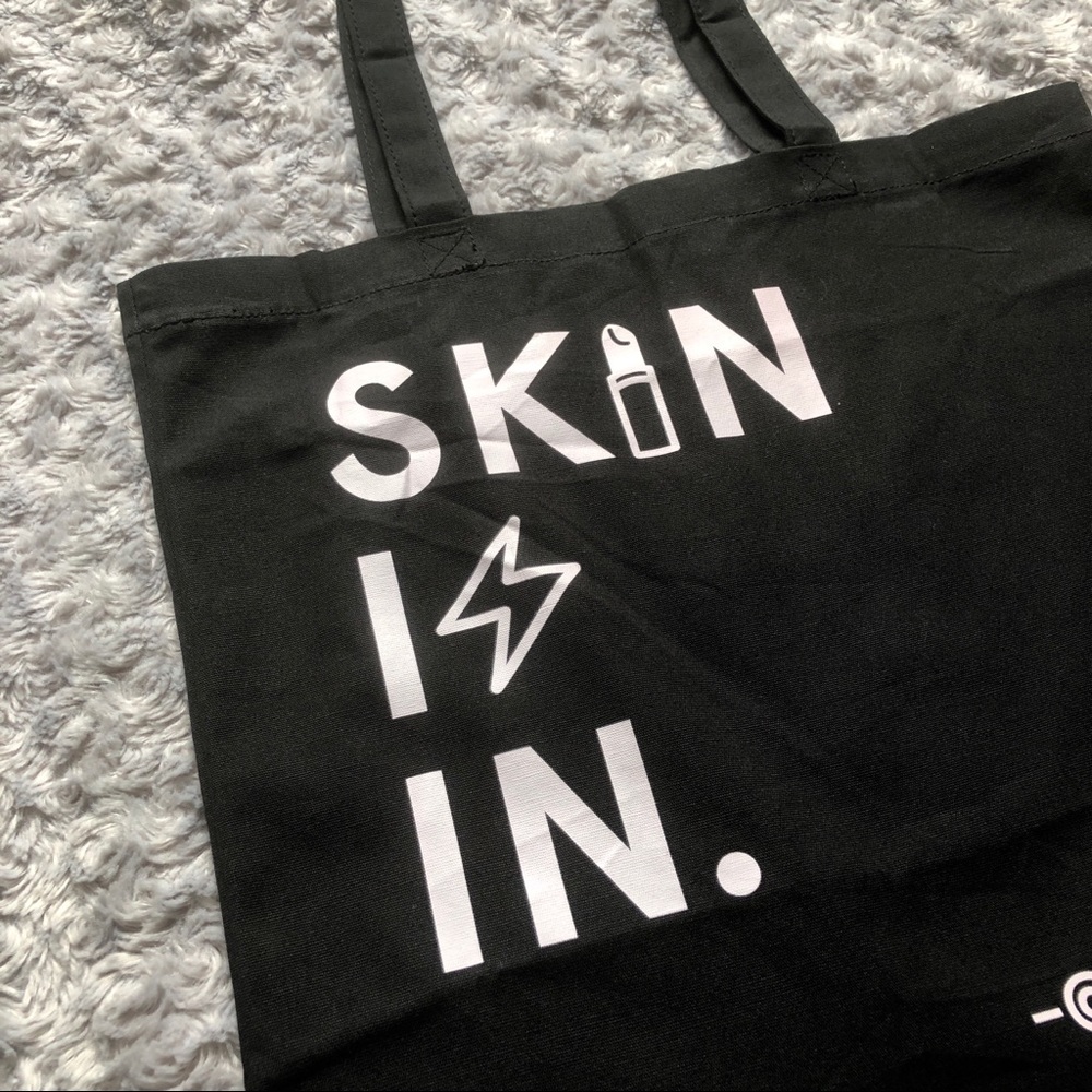 🆕 GLOSSIER Black Canvas Tote Bag "Skin is In" - Picture 7 of 8